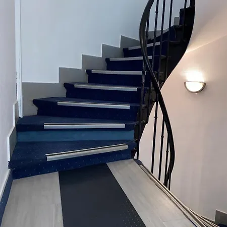 Aero Hotell Issy-les-Moulineaux