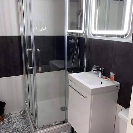 Hotell Aero Issy-les-Moulineaux
