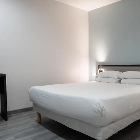 Aero Hotell Issy-les-Moulineaux