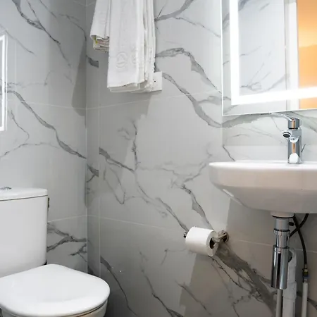 Hotell Aero Issy-les-Moulineaux