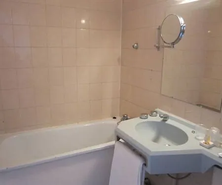 Hotel Aero Issy-les-Moulineaux